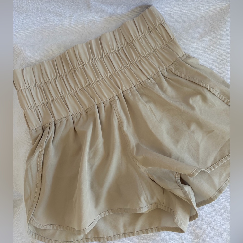 HYFVE High-Waist Elastic Beige Shorts, Small